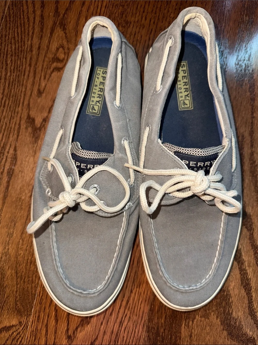 Size 10M men’s gray canvas Sperry Top-Sider boat shoes.
